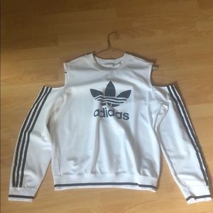 Adidas no shoulder crewneck